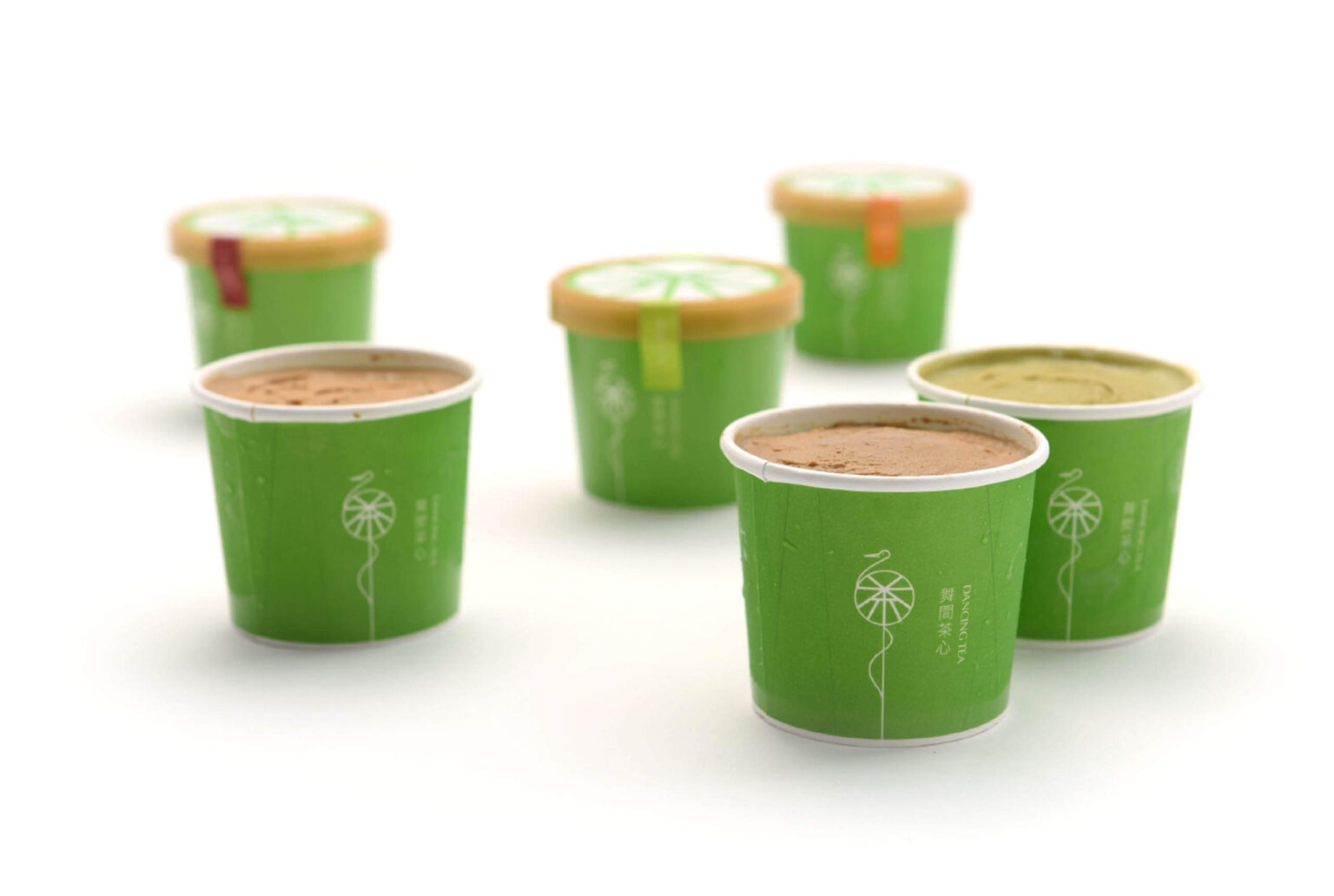 花蓮茶品牌舞間茶心品牌識別，使用茶葉的型、色作為包裝設計/平面設計，